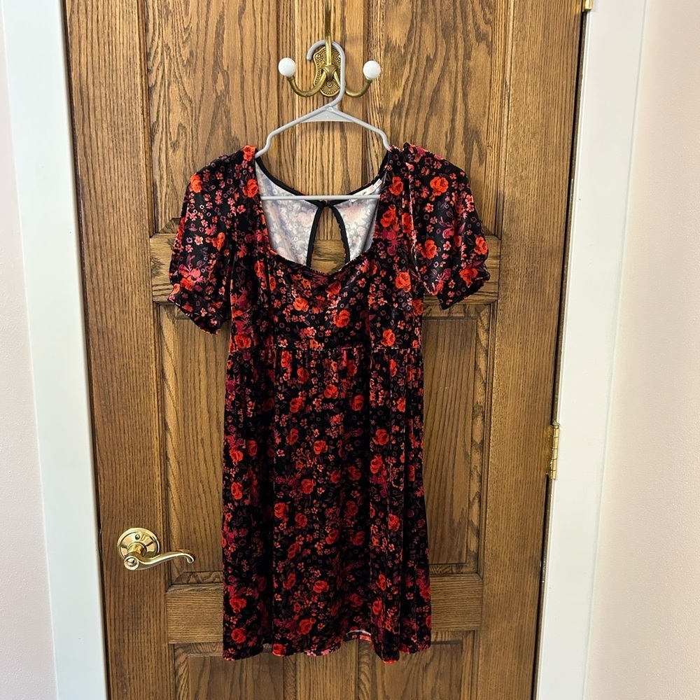 miami Francesca’s Floral Black and Red Velvet Babydoll Dress Small - Picture 1 of 9